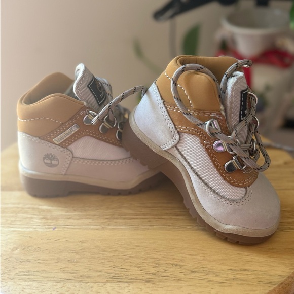 New Timberland Tan and White Boots with Chunky Sole - Picture 2 of 7